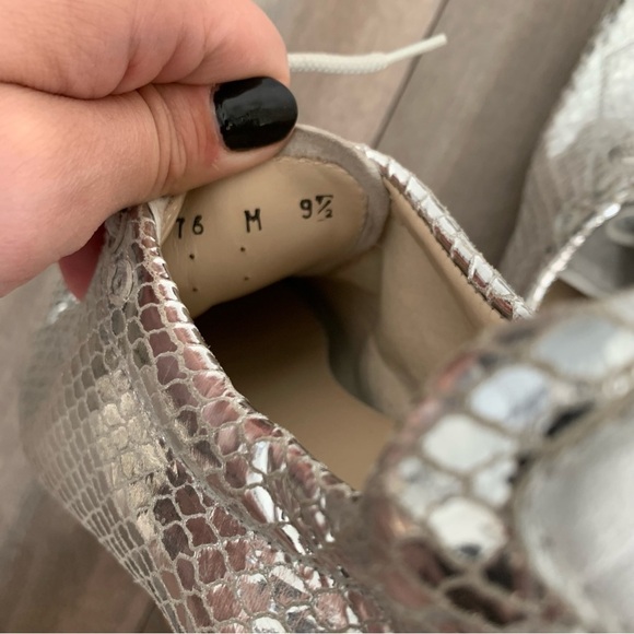 Stuart Weitzman silver leather snakeskin derby lace up shoes size 9.5 - Picture 2 of 7